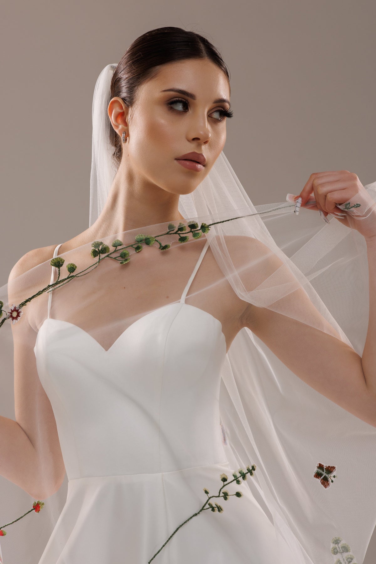 One-Layer Lace Veil with 3D Flowers - view 5