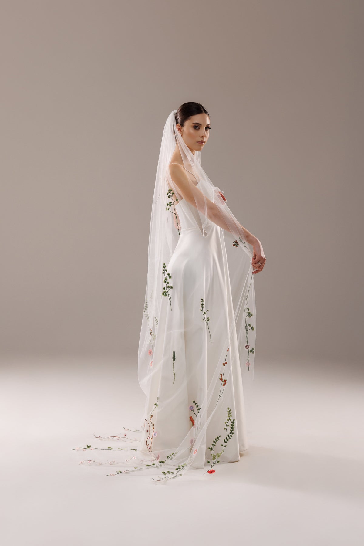 One-Layer Lace Veil with 3D Flowers - view 4