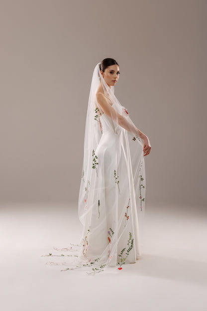 One-Layer Lace Veil with 3D Flowers - view 4