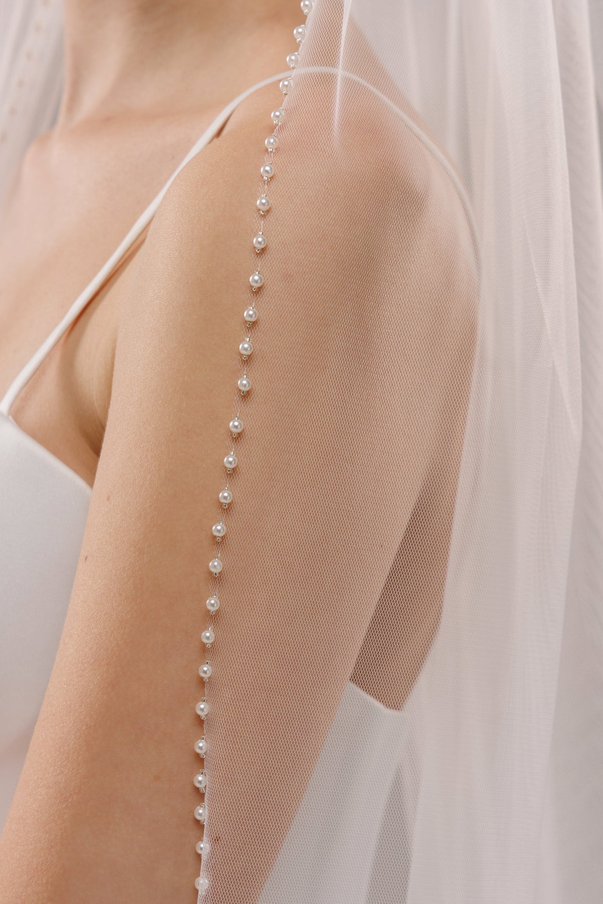 One-Layer Lace Trim Veil with Pearls and Crystals - view 1