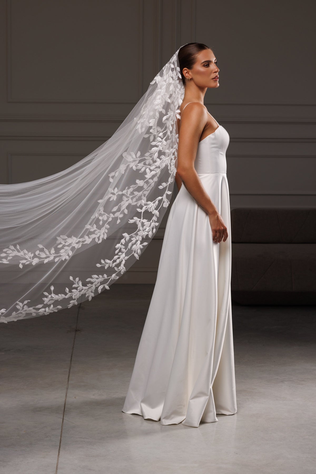 3D Flower Lace Mantilla Veil - view 4