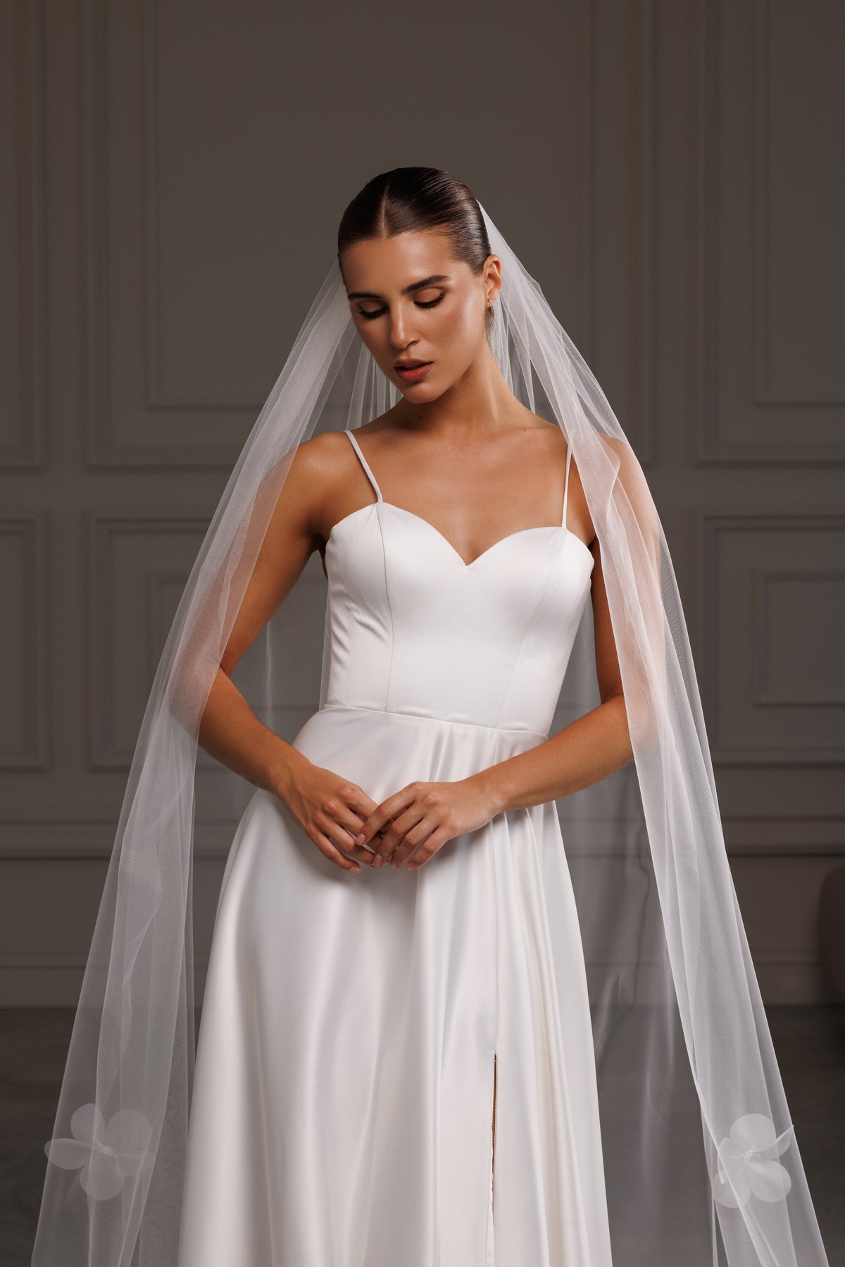 One-Layer Veil with Large 3D Lace Flowers and Sequins - view 4