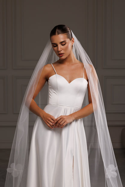 One-Layer Veil with Large 3D Lace Flowers and Sequins - view 4