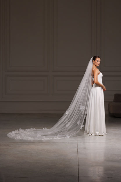 One-Layer Veil with Large 3D Lace Flowers and Sequins - view 3