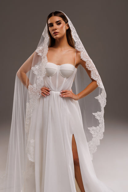 One-Layer Spanish Mantilla Veil with Lace Trim - view 1