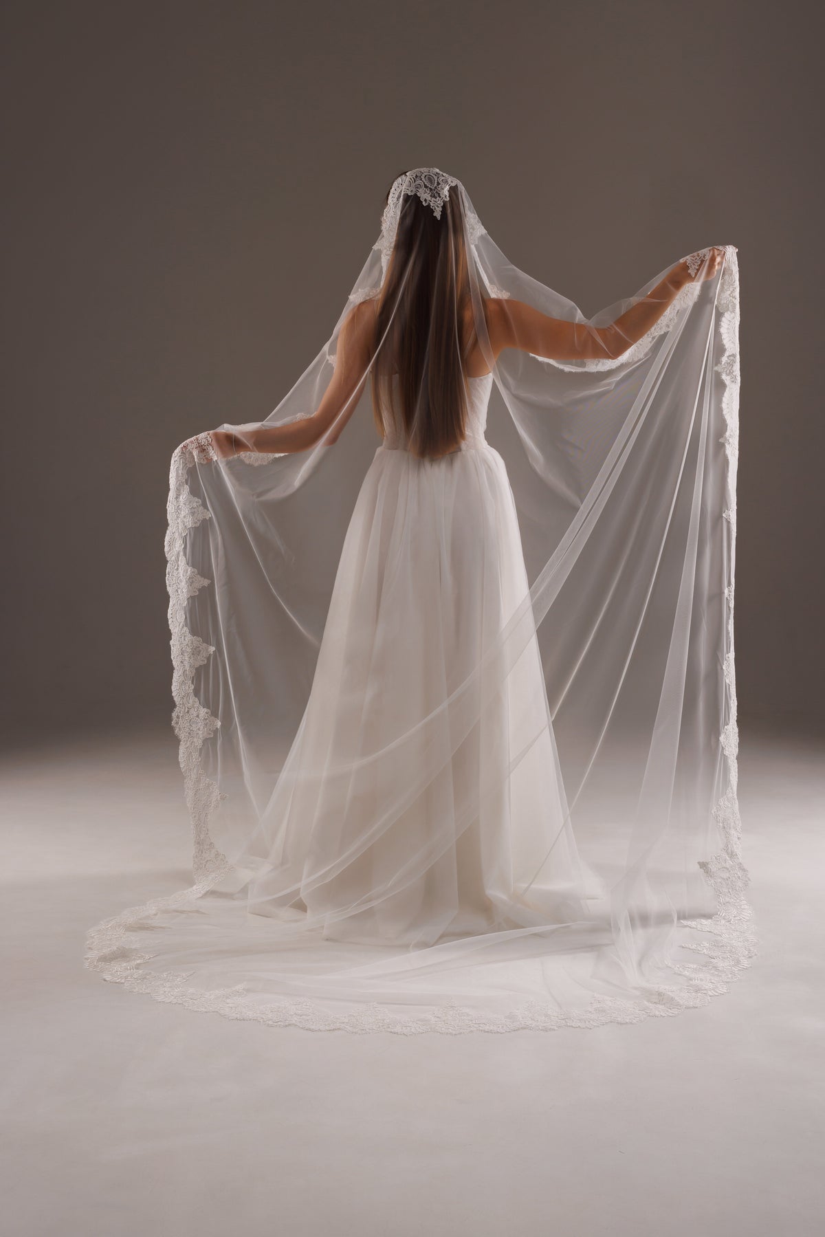 One-Layer Spanish Mantilla Veil with Lace Trim - view 6