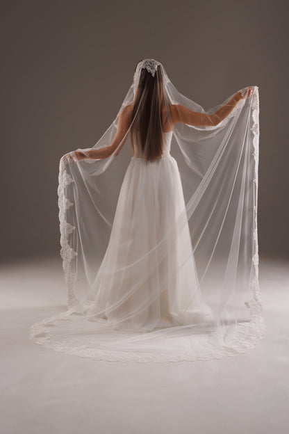 One-Layer Spanish Mantilla Veil with Lace Trim - view 6