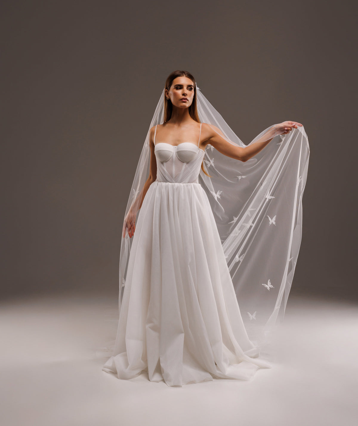 Veil with 3D Organza Butterfly and Pearls - view 4