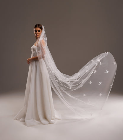 Veil with 3D Organza Butterfly and Pearls - view 5