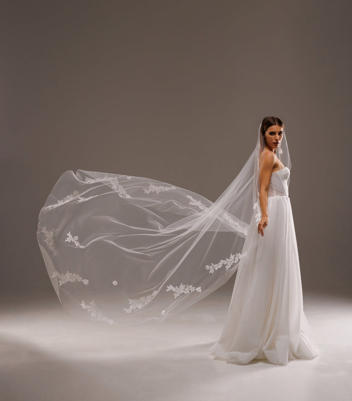 Rounded Mantilla Veil with Lace Appliques - view 1