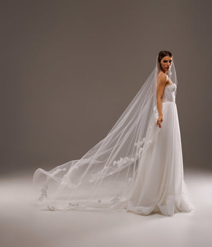 Rounded Mantilla Veil with Lace Appliques - view 6