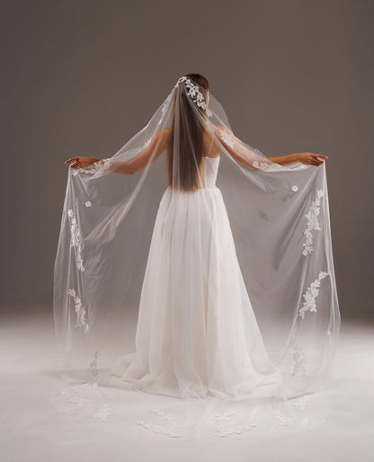 Rounded Mantilla Veil with Lace Appliques - view 4