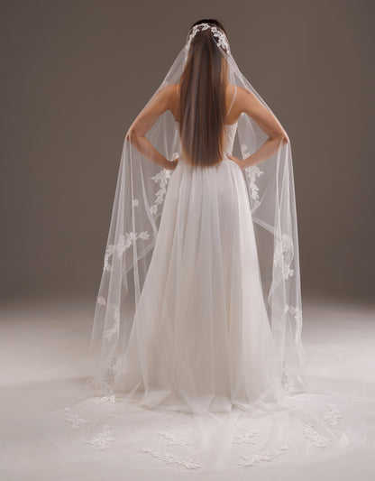 Rounded Mantilla Veil with Lace Appliques - view 3