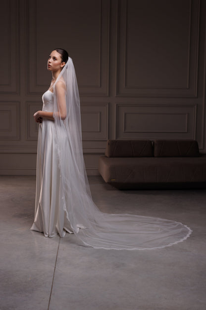 One-Layer Veil with Lace Trim - view 3