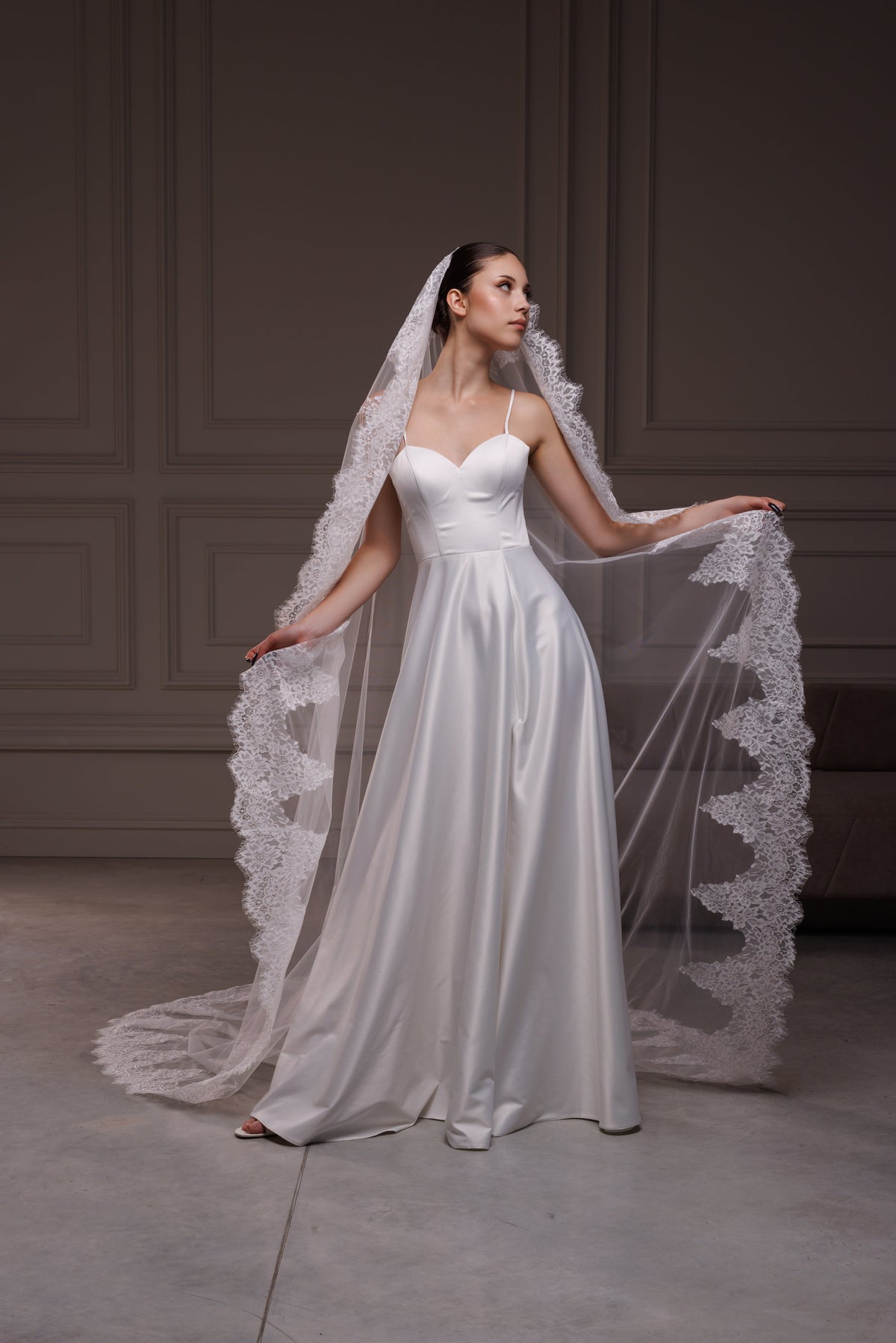 Classic Rounded Mantilla Veil with Lace Trim - view 5