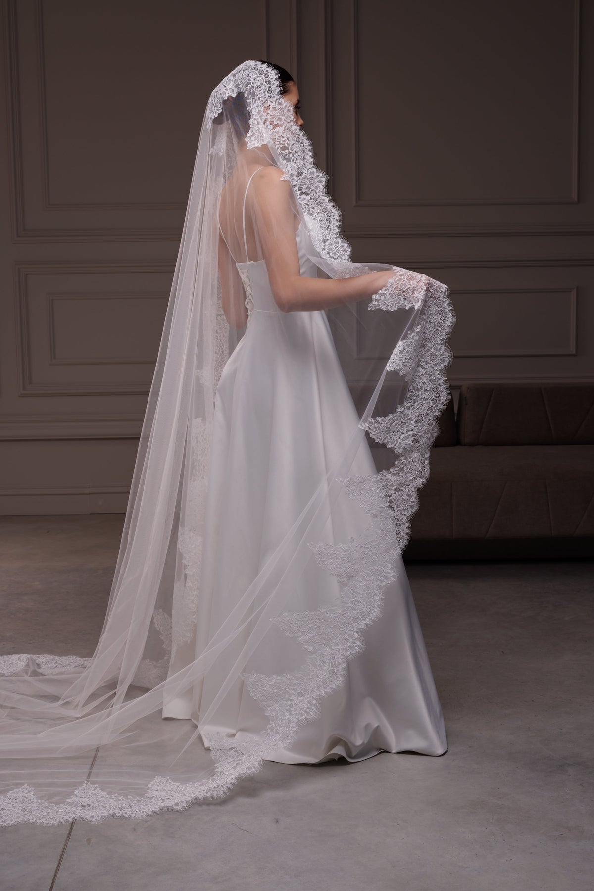 Classic Rounded Mantilla Veil with Lace Trim - view 4