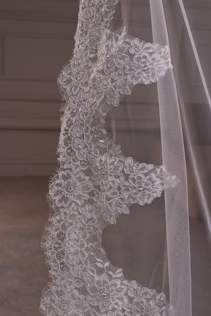 Classic Rounded Mantilla Veil with Lace Trim - view 2