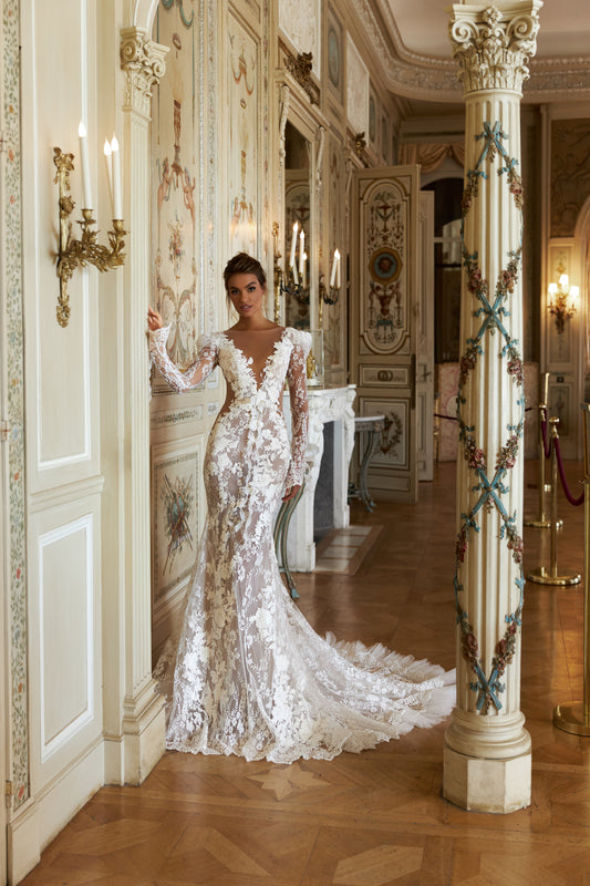 Mermaid lace wedding dress with sequins and V-neckline.