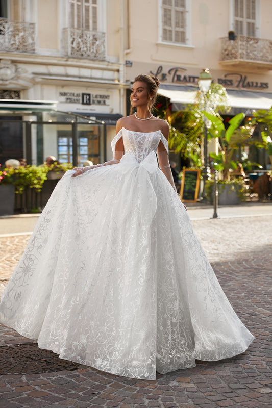 A-line wedding dress with off-the-shoulder straps 