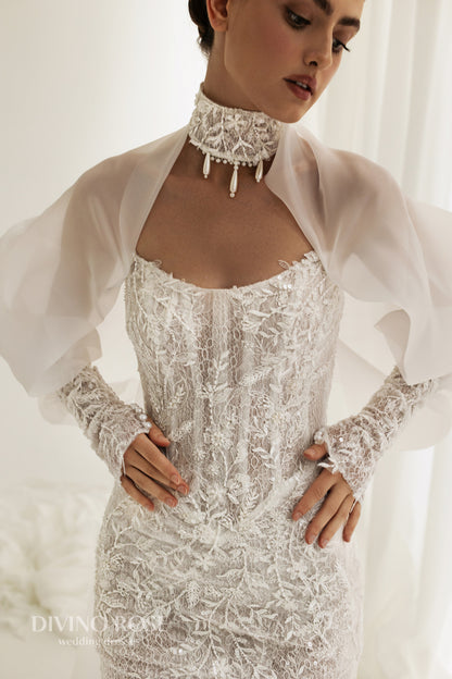 Mini wedding dress with lace and Watteau train