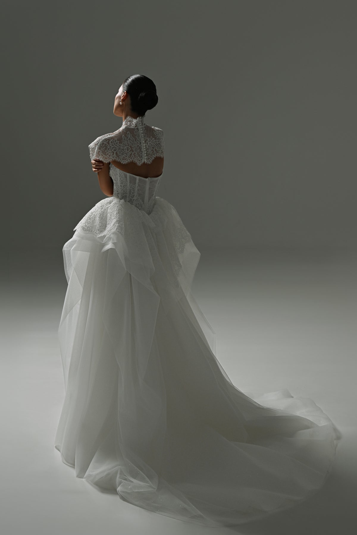 Tulle wedding dress with peplum frill – side view with the long tulle train