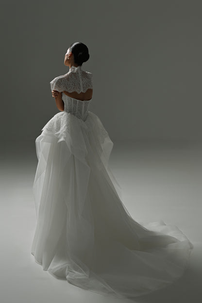 Tulle wedding dress with peplum frill – side view with the long tulle train
