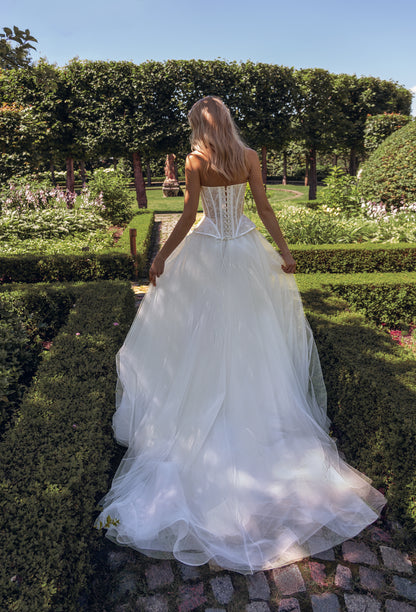 Sleeveless Sweetheart  A-line wedding dress with chapel train
