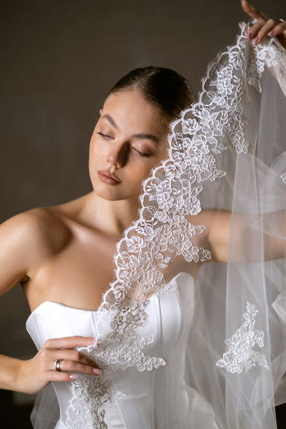 Two-Layer Drop Veil with Lace Appliques and Lace Border - view 4