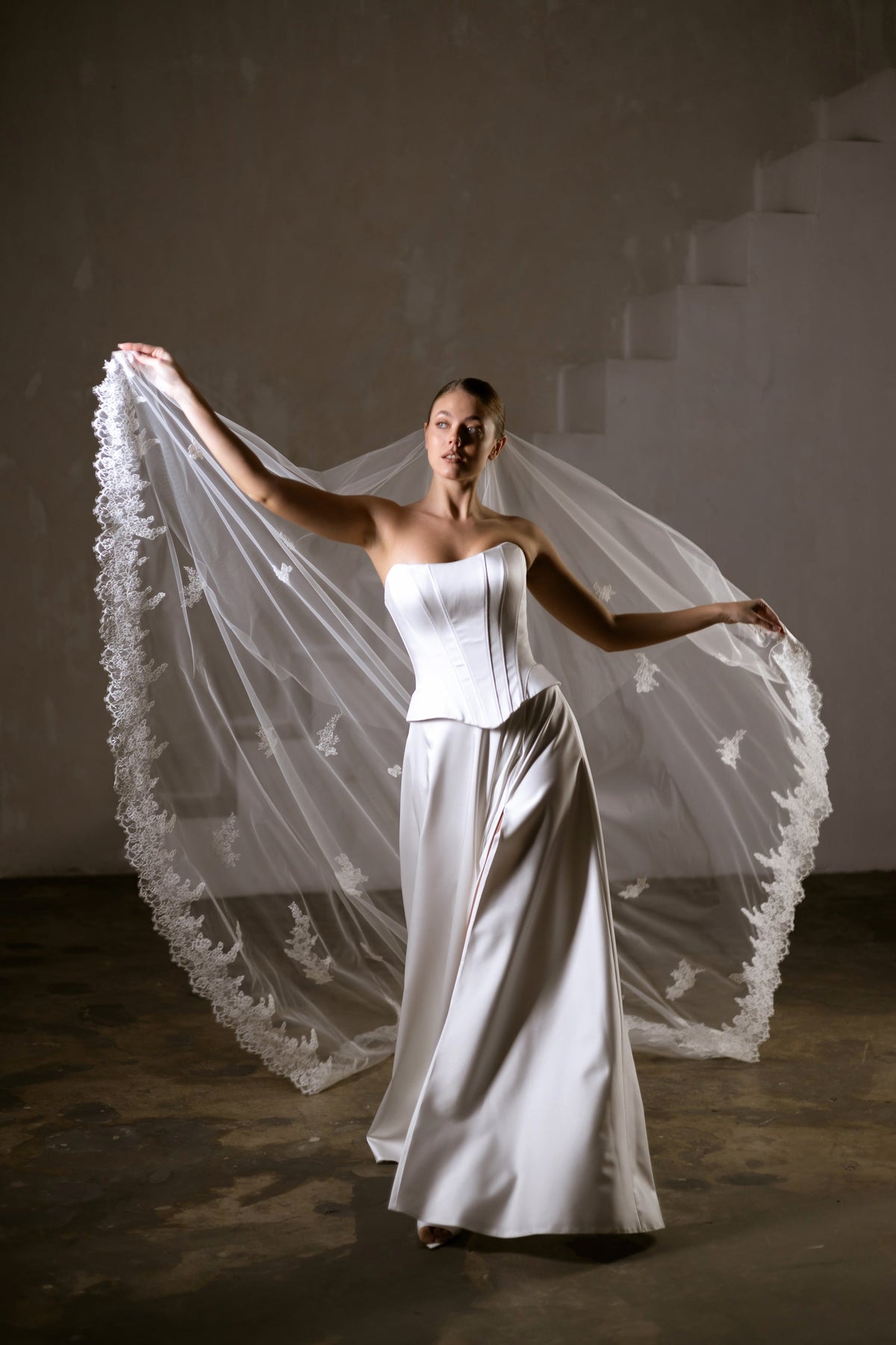 Two-Layer Drop Veil with Lace Appliques and Lace Border - view 2