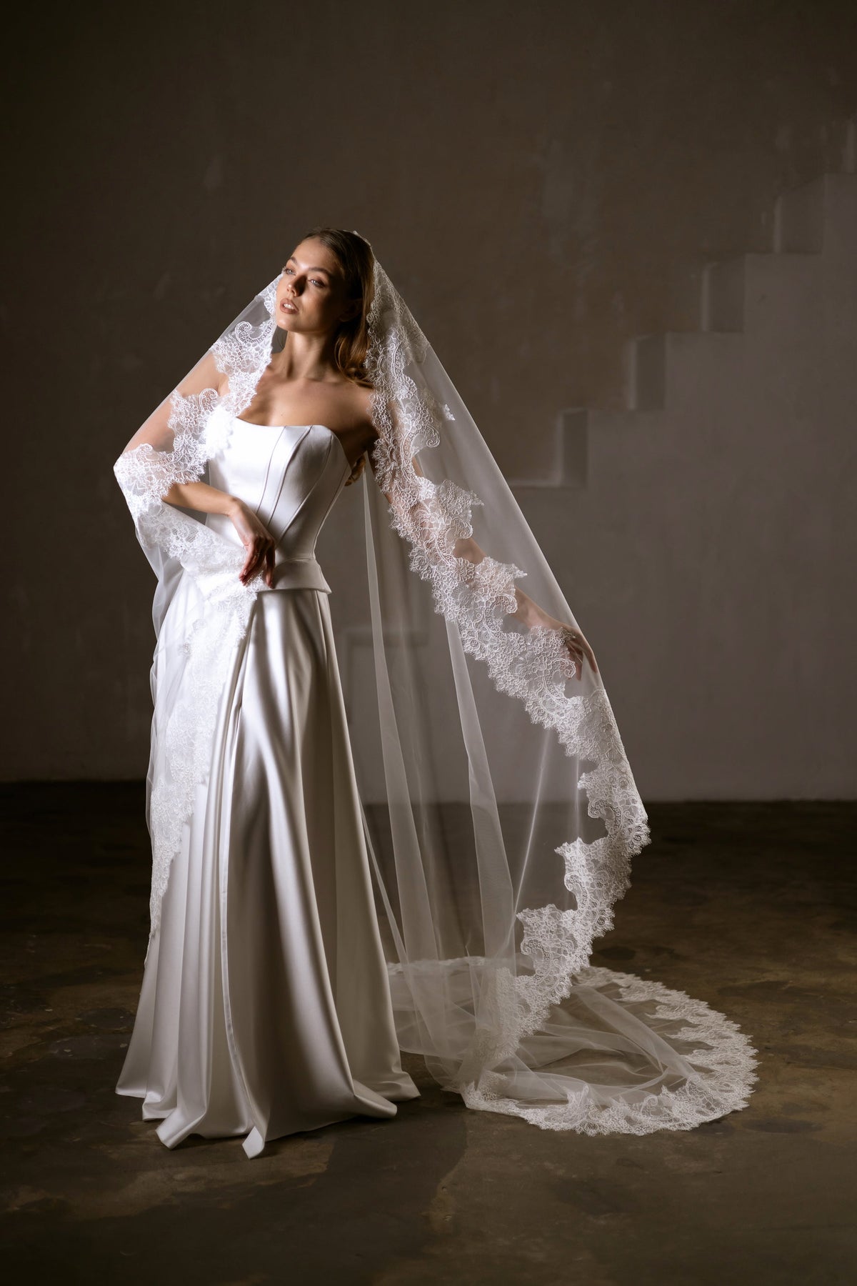 Single-Layer Mantilla Veil with Lace Trim - view 3