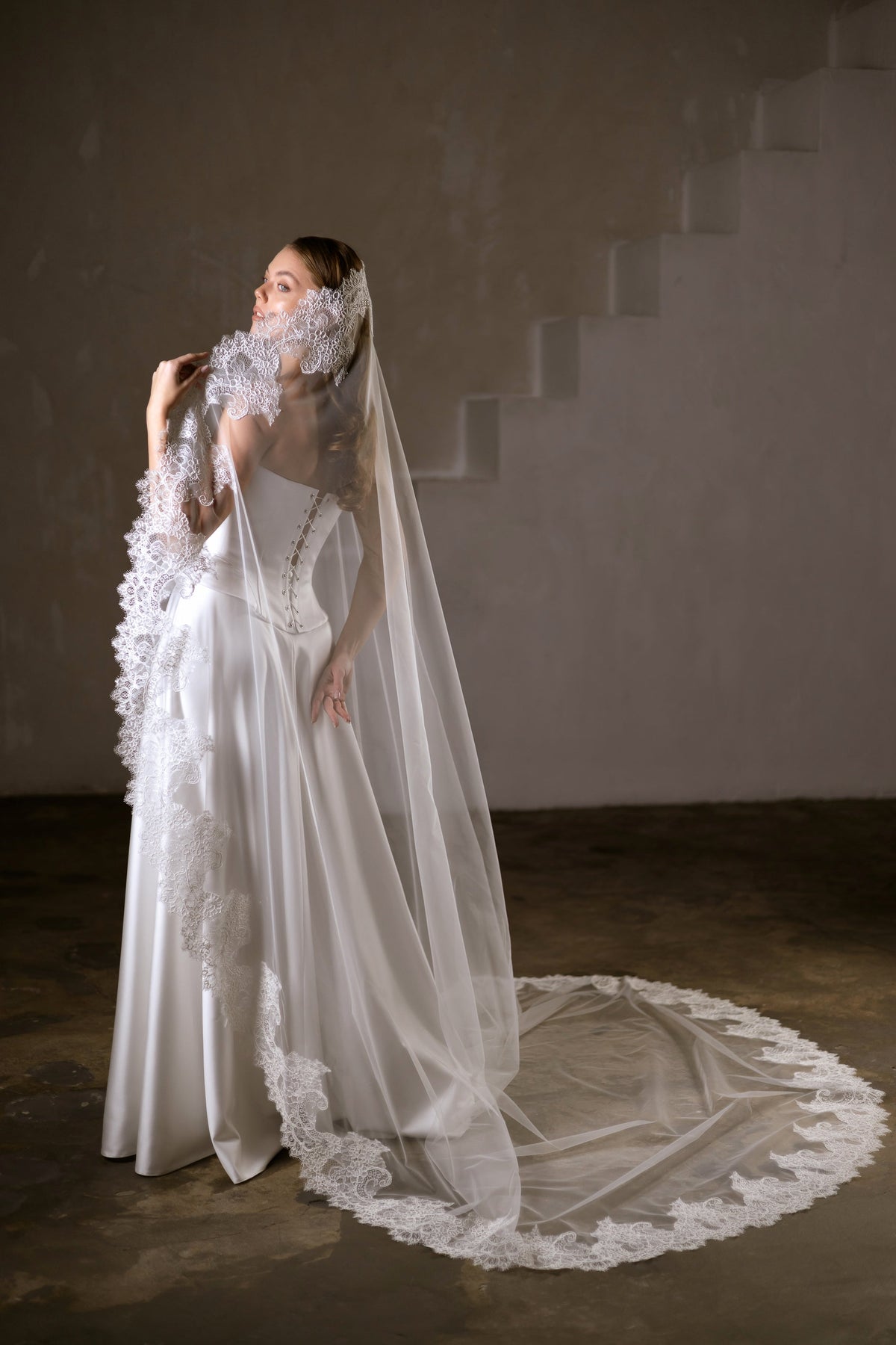 Single-Layer Mantilla Veil with Lace Trim - view 4