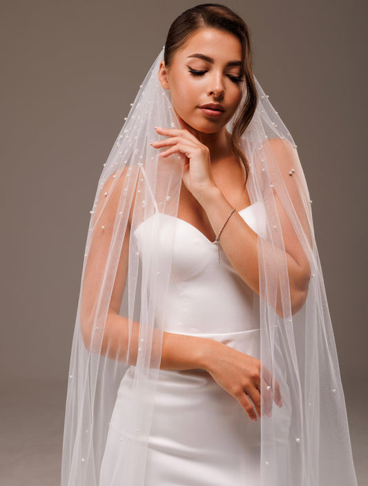 Veil with Pearls Concentrated at the Top - view 1