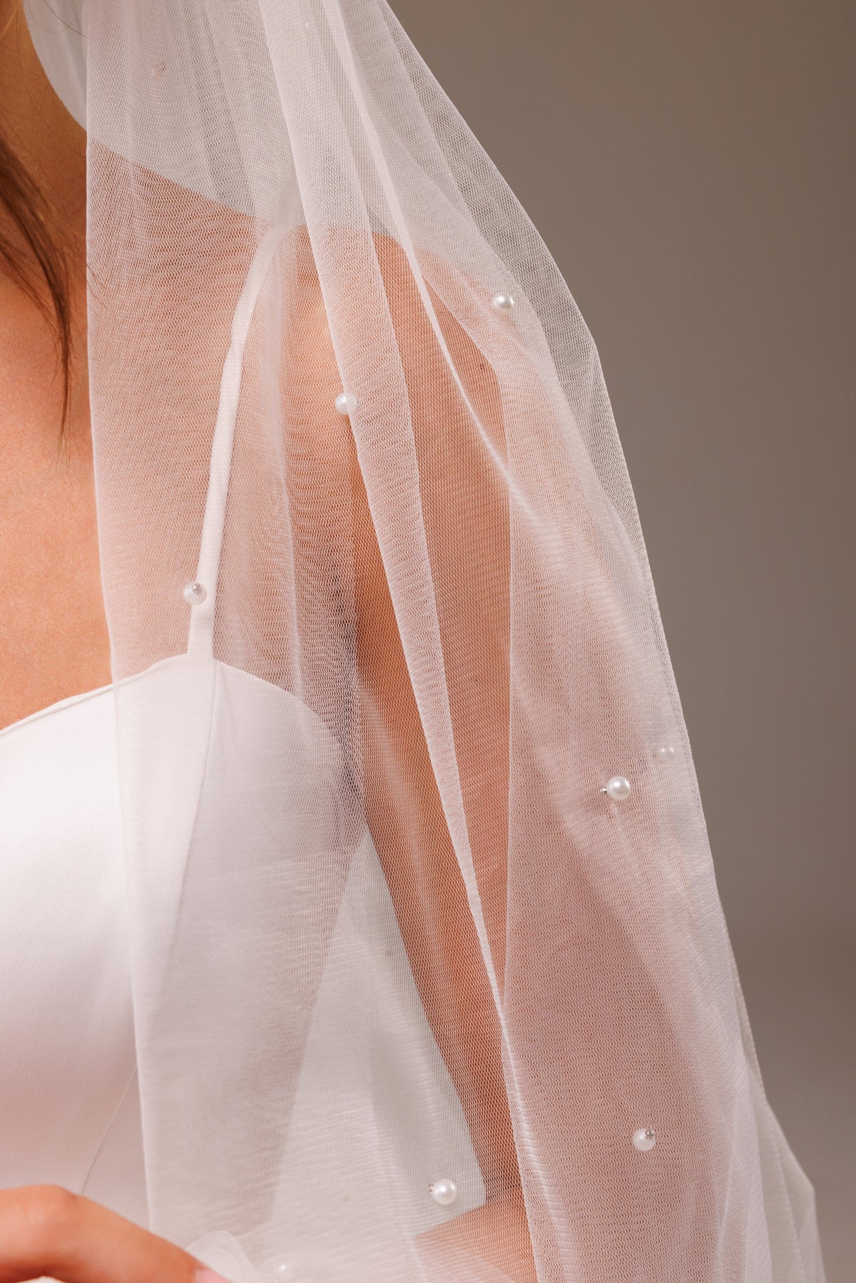 Veil with Scattered 6 mm Pearls - view 3