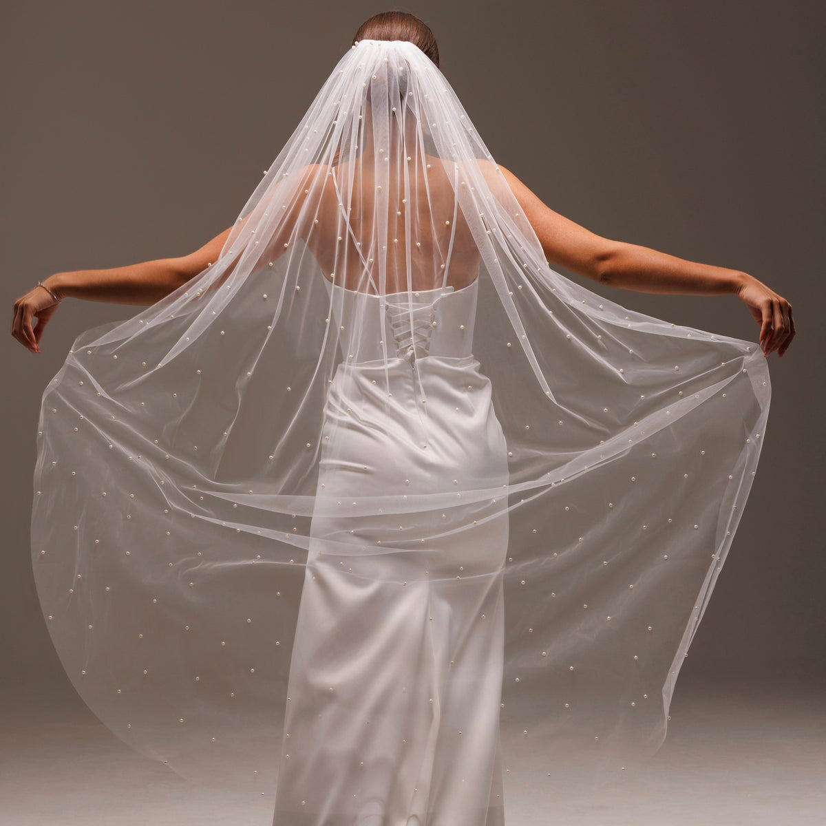 Veil with Scattered 6 mm Pearls - view 4