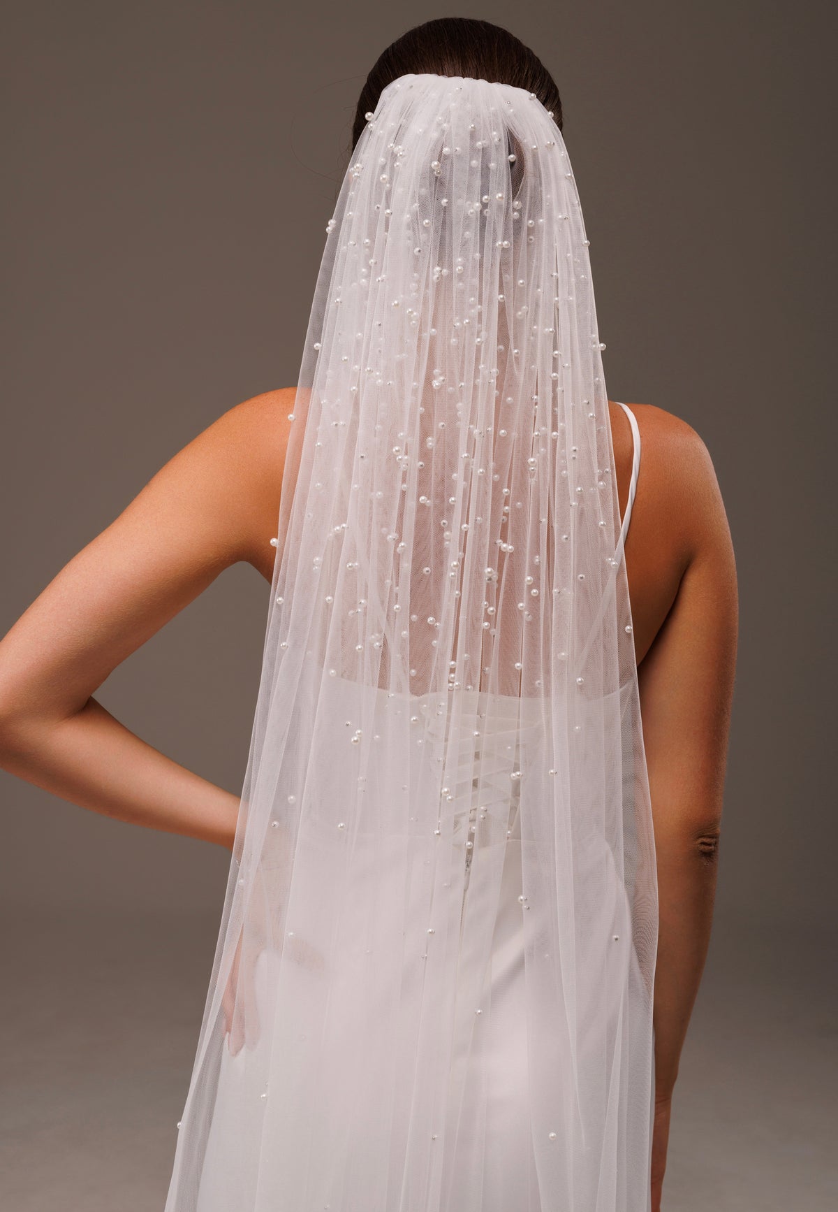 Veil with Pearls Concentrated at the Top - view 5
