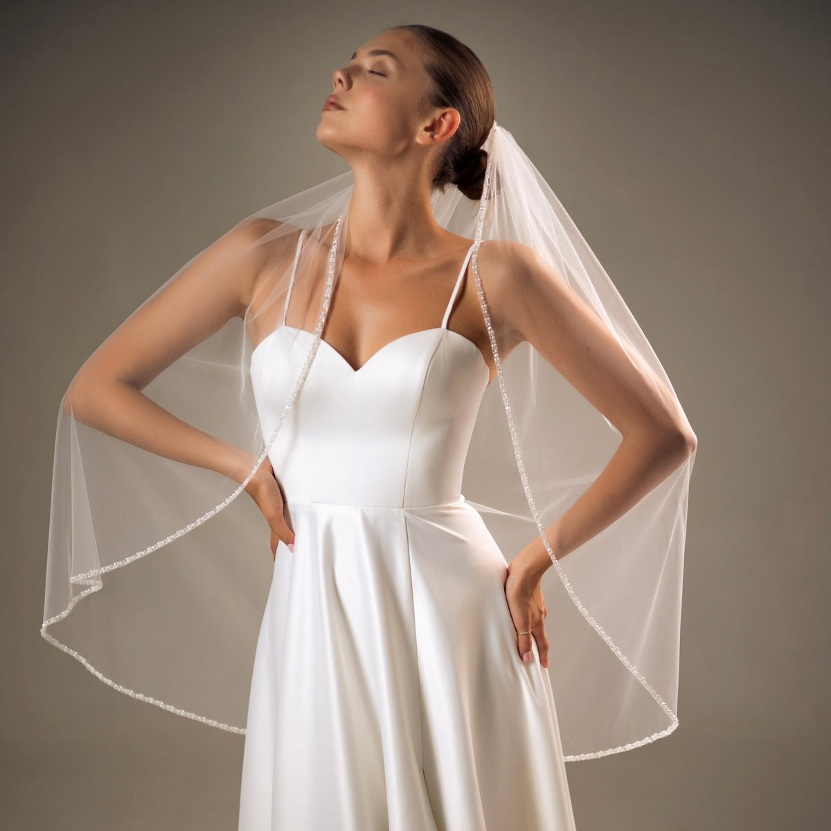 Veil with Small Pearls and Clear Crystal Edge - view 4