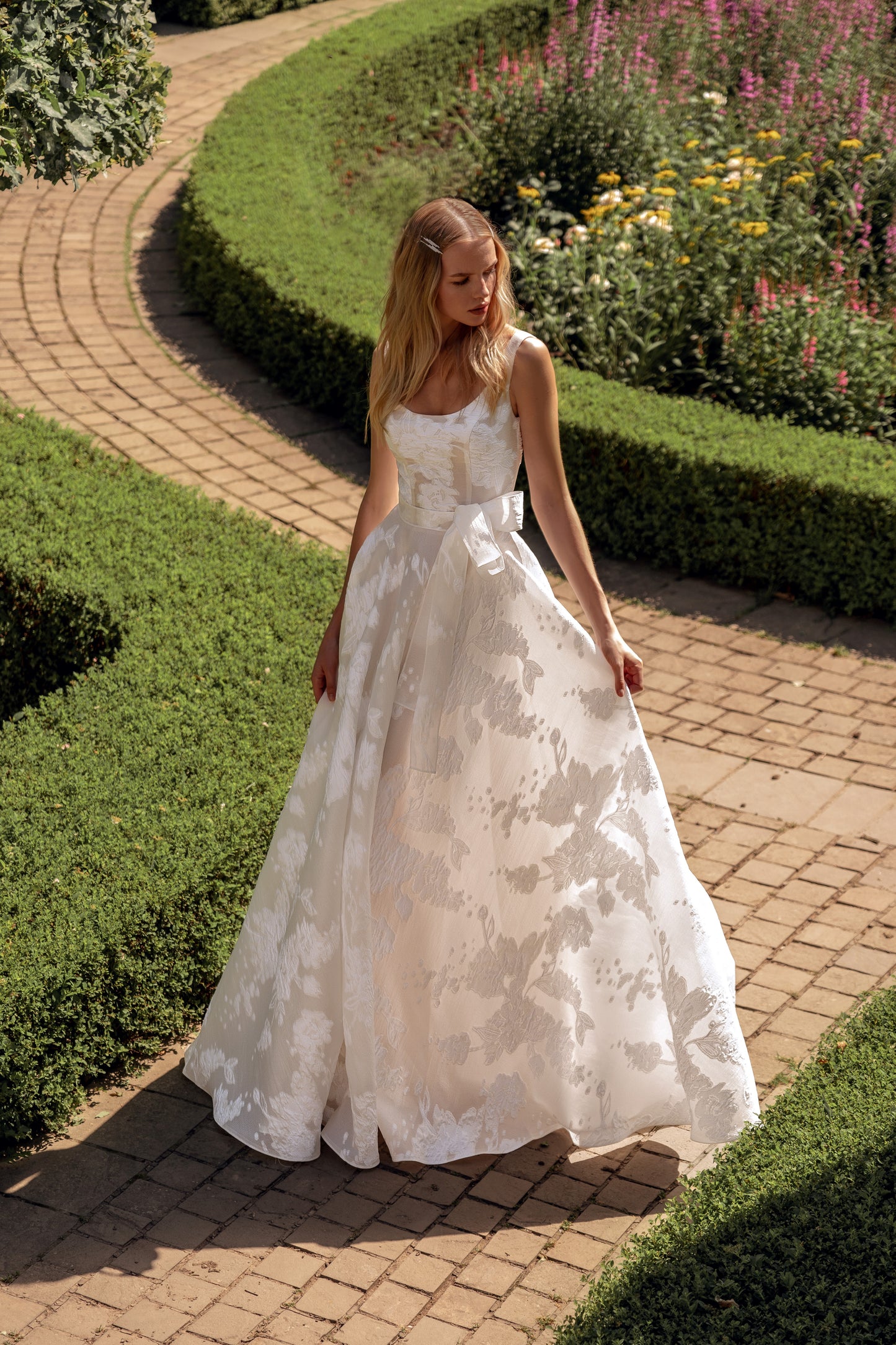 Sleeveless Wide Strap U shape neckline Zip closure  A-line Floral details Luxurious Jacquard organza Court train Wedding dress