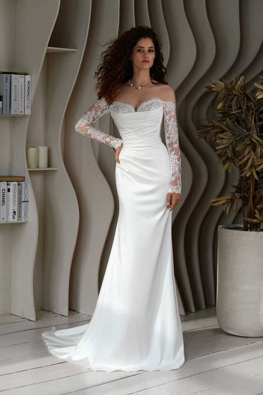 Mermaid wedding dress with lace sleeves and fishtail train