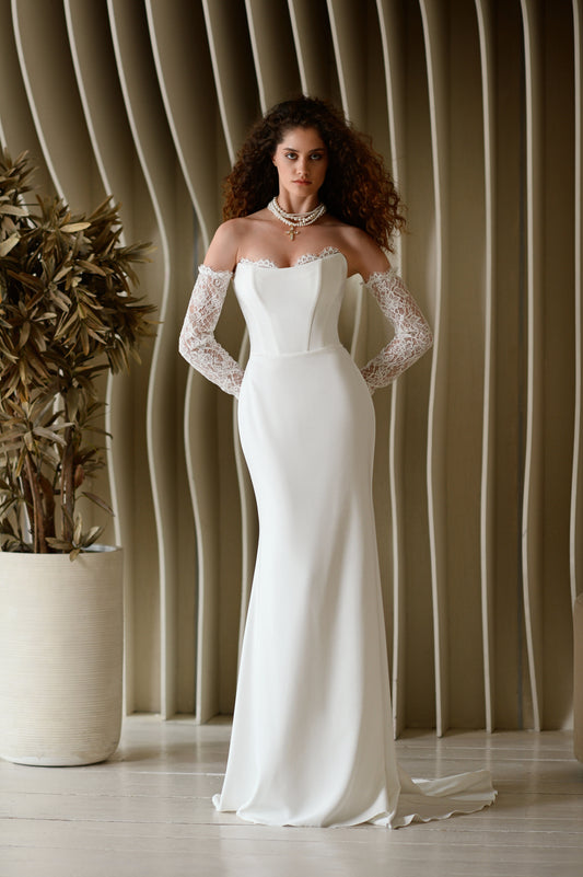 Mermaid wedding dress with removable lace sleeves and fishtail