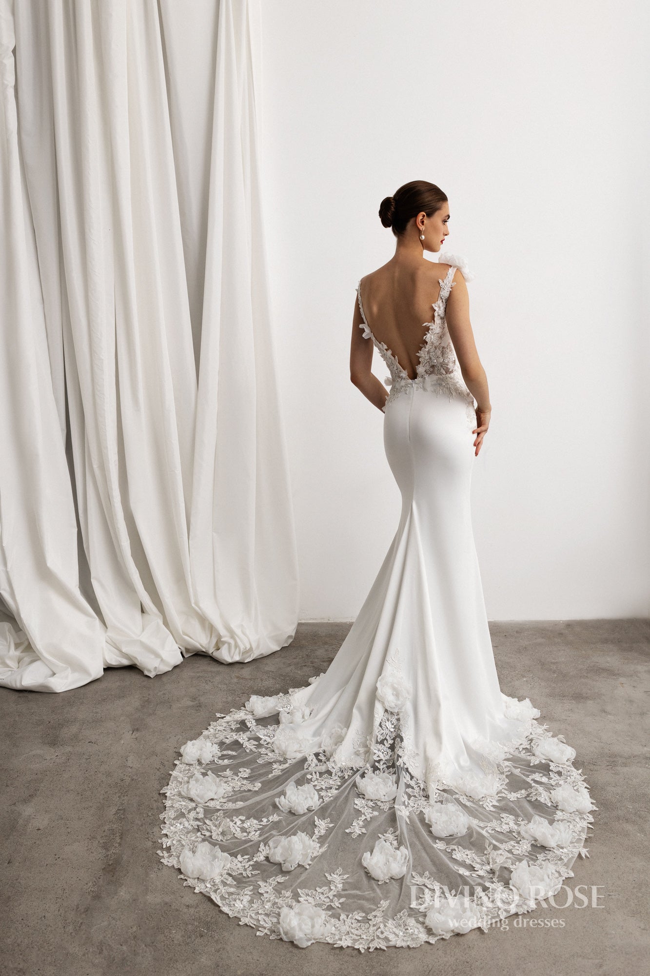 Mermaid Sheath Sleeveless Deep-v Neckline Open Deep V-cut back 3D Floral details Fisthtail train Wedding dress