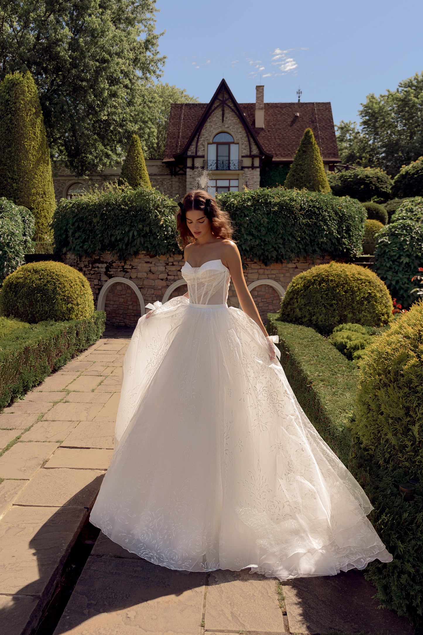 Sleeveless Sweetheart neckline Pleated Bodice Zip closure Princess Silhouette Printed Organza Chapel Train Wedding dress