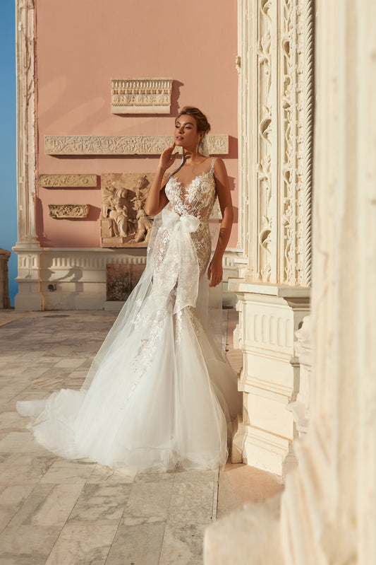 Mermaid sleeveless lace fishtail wedding dress with train