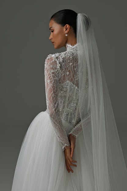 Lace high-neck wedding dress – three-quarter back view of the lace sleeves, bodice and veil