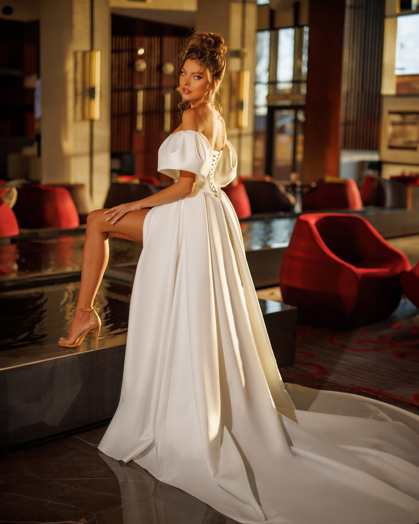 Classic Minimalist Plain Short removable sleeve Sweetheart neckline Lace-up closure A-line Slit skirt Atlas Wedding dress