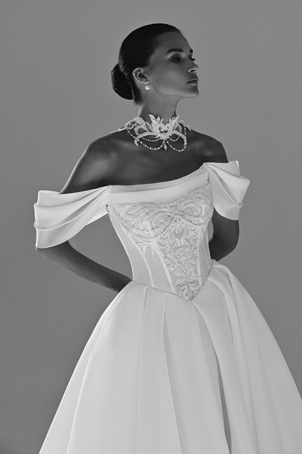Off-shoulder organza A-line wedding dress – black and white close-up of the puff sleeves and corset