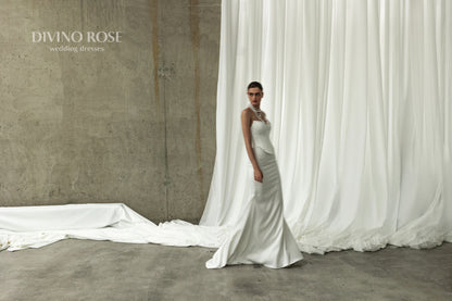 Sheath mermaid wedding dress with sweetheart neckline and sweep train