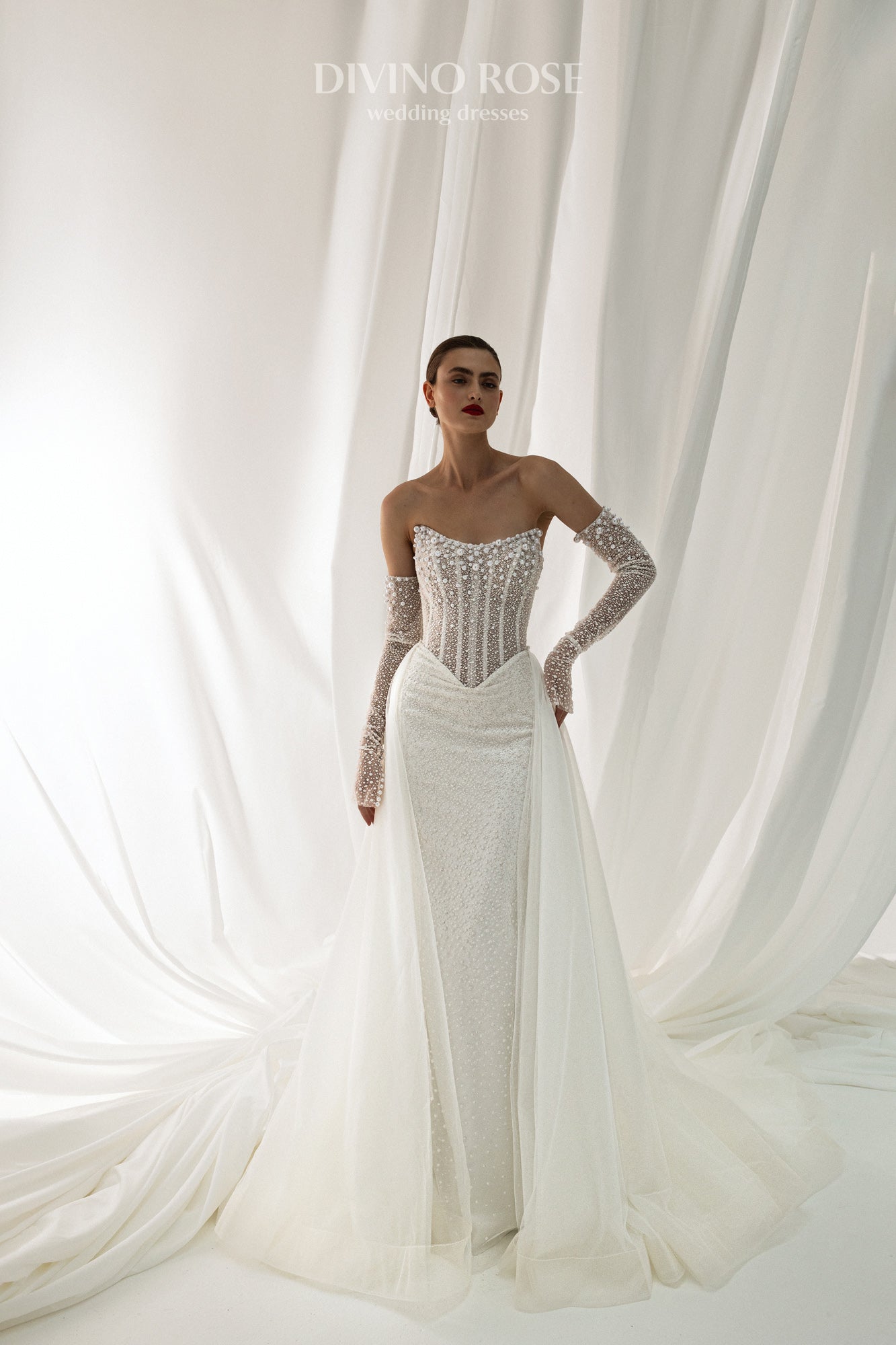 Mermaid Corset Wedding Dress with Boat Neckline and Glitter 12 / Dress with Detachable Train Mermaid Corset Wedding Dress with Boat Neckline and Glitter 12 / Dress with Detachable Train