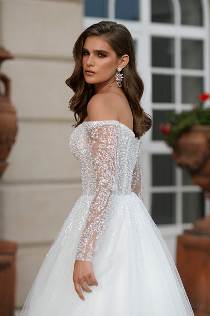 A-line wedding dress with sweetheart neckline