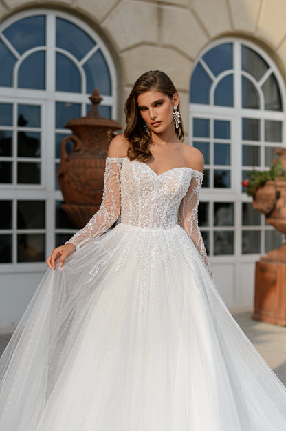 A-line wedding dress with sweetheart neckline