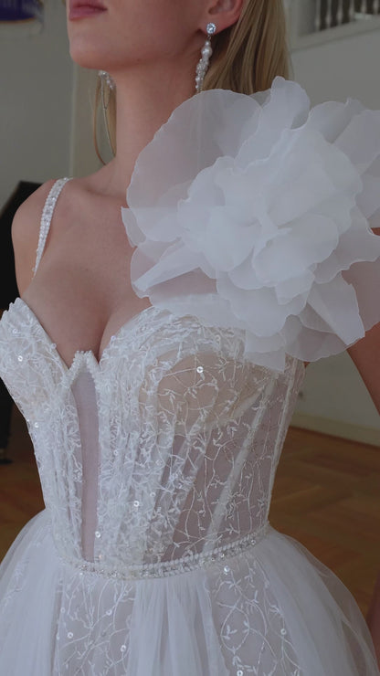 Romantic A-line wedding dress with sweetheart neckline